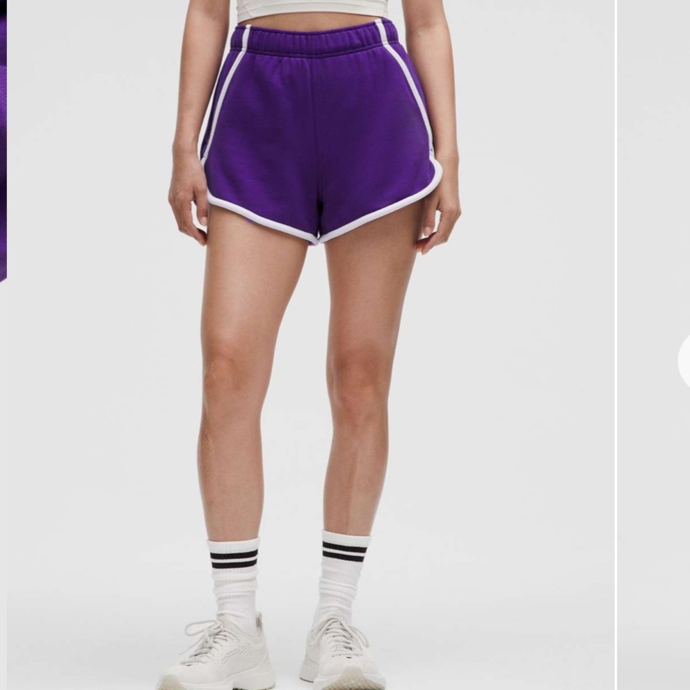 Lululemon Scuba Mid-Rise Oversized Short 3" *Trim
College Purple / Ivory XL NWT